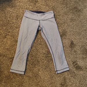 Lulu lemon size 4